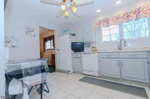286 Harris Ave, Middlesex, NJ 08846 photo 5