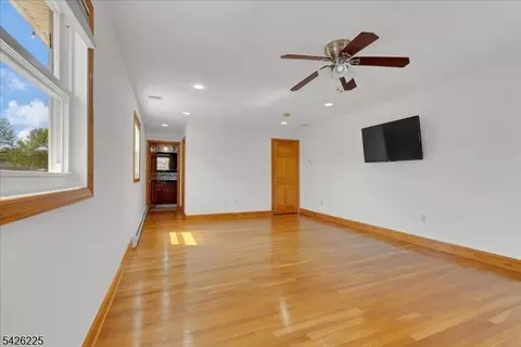 95 Calvert Ave E, Edison, NJ 08820 photo 32