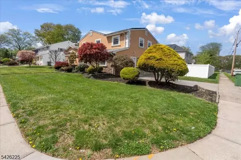 95 Calvert Ave E, Edison, NJ 08820 photo 3