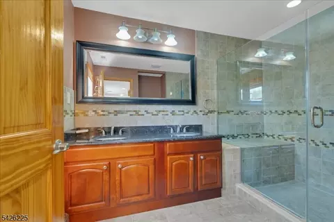 95 Calvert Ave E, Edison, NJ 08820 photo 33