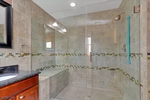 95 Calvert Ave E, Edison, NJ 08820 photo 34