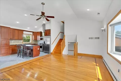 95 Calvert Ave E, Edison, NJ 08820 photo 8