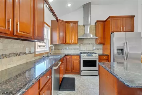 95 Calvert Ave E, Edison, NJ 08820 photo 16