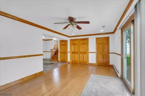 95 Calvert Ave E, Edison, NJ 08820 photo 18