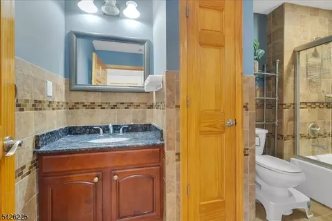 95 Calvert Ave E, Edison, NJ 08820 photo 27