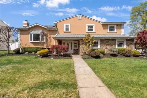 95 Calvert Ave E, Edison, NJ 08820