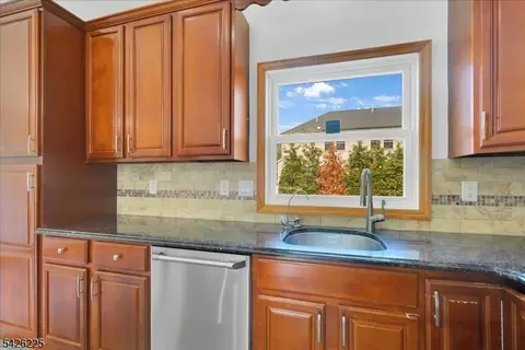 95 Calvert Ave E, Edison, NJ 08820 photo 14
