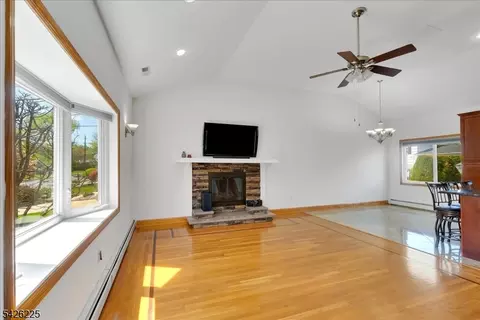 95 Calvert Ave E, Edison, NJ 08820 photo 6