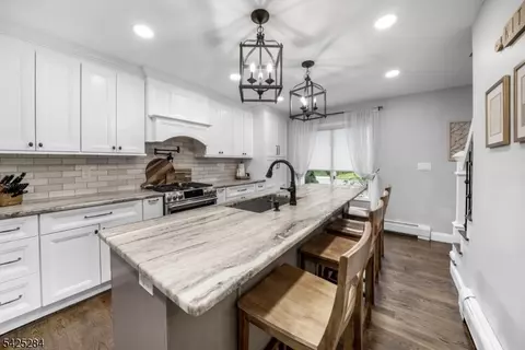 34 Cameron Ave, Pompton Plains, NJ 07444