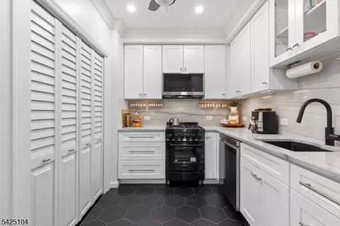 91 Coles St #1, Jersey City, NJ 07302