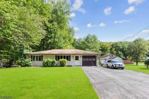114 Van Dam Ave, Bloomingdale, NJ 07403