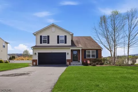 27 Lambert St, Washington, NJ 07882