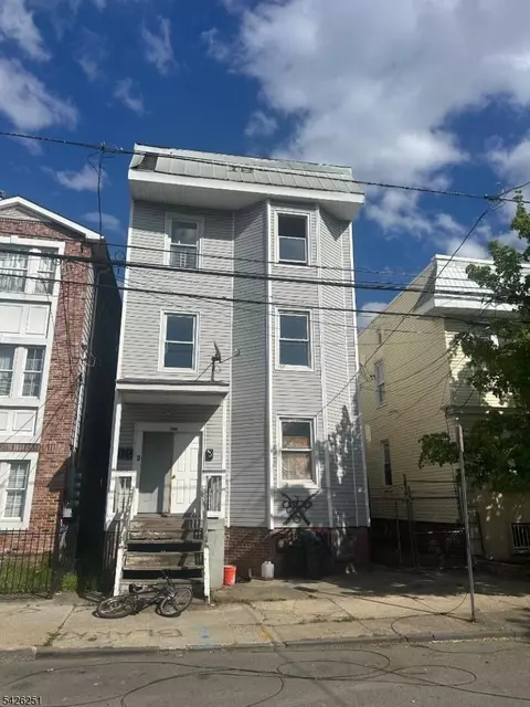 748 S 11th St, Newark, NJ 07103