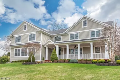 12 Maple Dr, Caldwell, NJ 07006