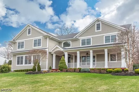 12 Maple Dr, Caldwell, NJ 07006