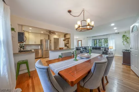 2 Dogwood Ter, Livingston, NJ 07039