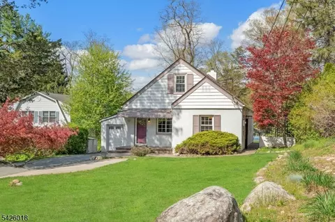 17 Andrew Ave, Oakland, NJ 07436
