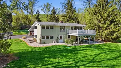 9 Springtown Rd, Whitehouse Station, NJ 08889