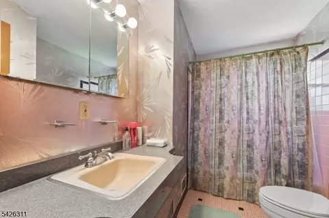 35 Robin Rd, Wayne, NJ 07470 photo 18