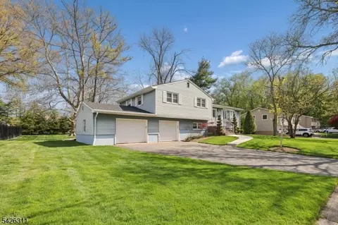 35 Robin Rd, Wayne, NJ 07470 photo 2