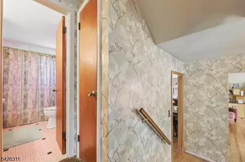 35 Robin Rd, Wayne, NJ 07470 photo 17