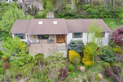 204 Queens Ln, Mountainside, NJ 07092