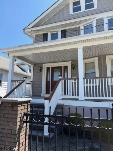 43 1st St, Raritan, NJ 08869