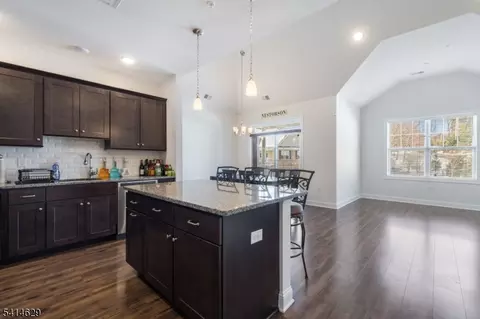 104 Autumn Ct, Little Falls Twp, NJ 07424