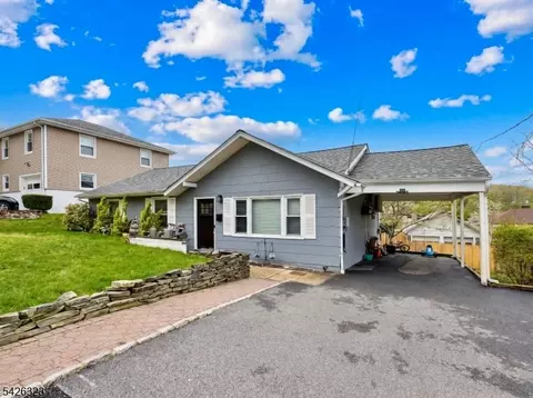 15 Cross St, Dover, NJ 07801