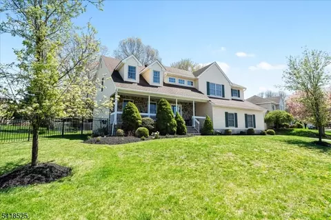 3 Magnolia Ct, Succasunna, NJ 07876