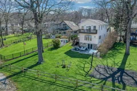 32 Mcnabb Rd, Lake Hopatcong, NJ 07849