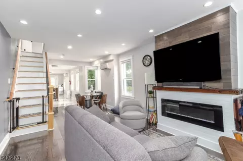 475 Locust Ave, Burlington, NJ 08016