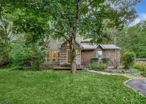 10 Crestview Dr, Hopewell, NJ 08525