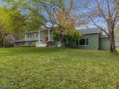 46 Sutton Rd, Lebanon, NJ 08833