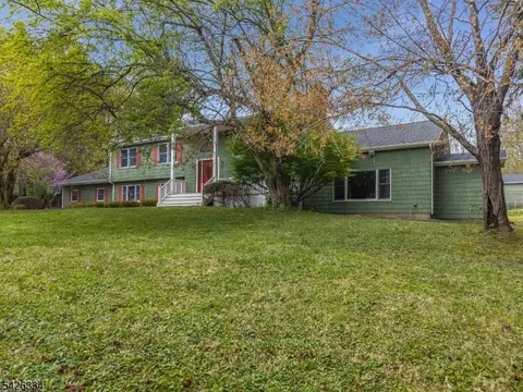 46 Sutton Rd, Lebanon, NJ 08833