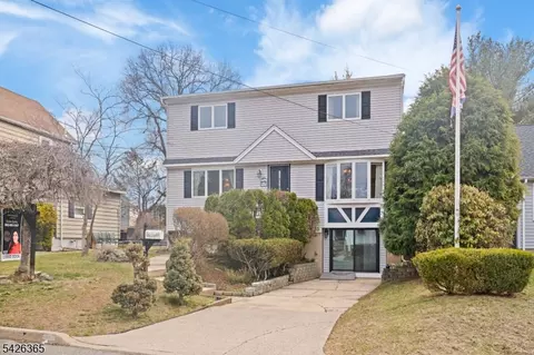 121 Pine Ave, New Milford, NJ 07646