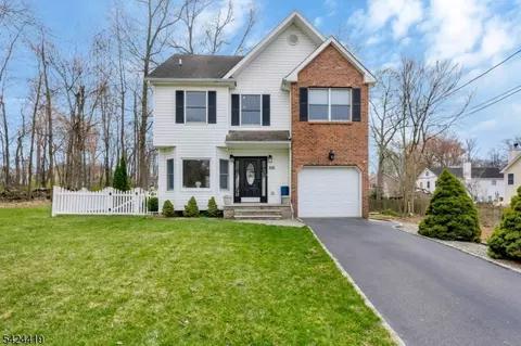 220 3rd St, Green Brook, NJ 08812