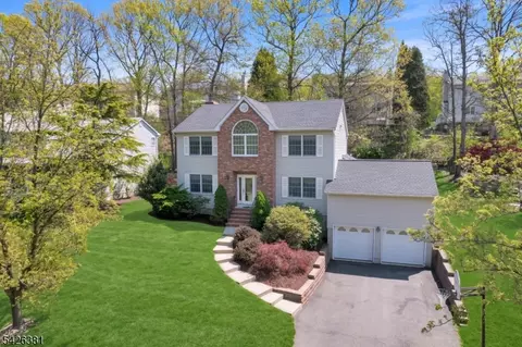 27 Sherbrook Dr, Rockaway, NJ 07866