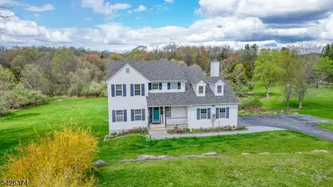 14 Thomas Rd, Lafayette, NJ 07848