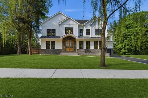 61 Hickory St, Metuchen, NJ 08840