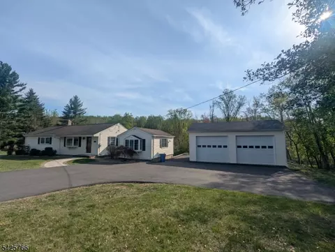 320 Sidney Rd, Pittstown, NJ 08867