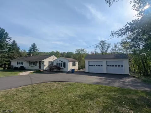 320 Sidney Rd, Pittstown, NJ 08867
