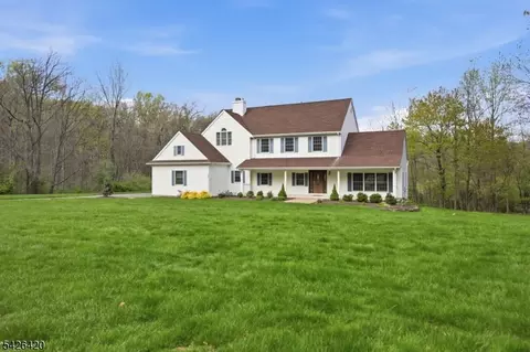 29 Castle Ct, Randolph, NJ 07869