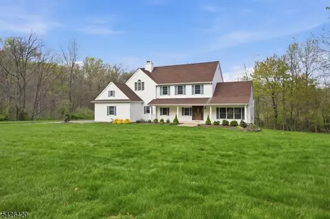 29 Castle Ct, Randolph, NJ 07869