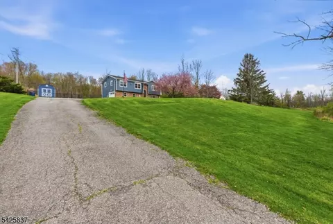 87 Mudtown Rd, Wantage, NJ 07461