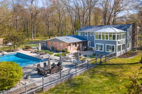 36 Coppergate Dr, Basking Ridge, NJ 07920