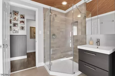 Bath - 36 Coppergate Dr, Basking Ridge, NJ 07920 photo 6 of 7