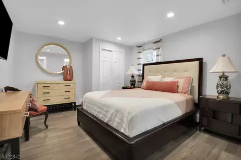 Bedroom - 36 Coppergate Dr, Basking Ridge, NJ 07920 photo 6 of 8