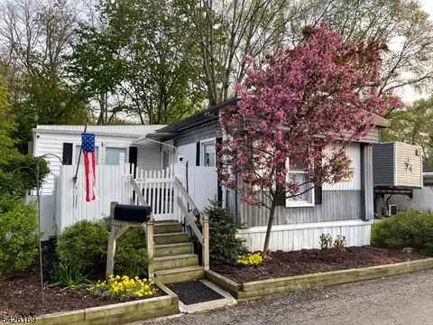 22 Ambassador Dr, Wayne, NJ 07470 photo 1
