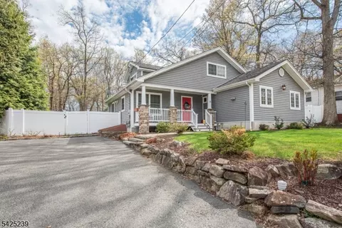 8 Lehigh Way, Hopatcong, NJ 07843